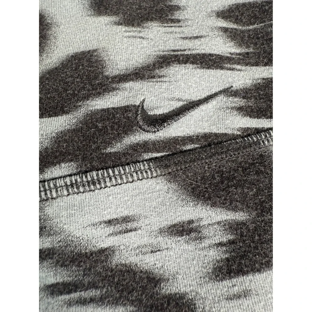 Nike Dri-FIT Gray T-Shirt Soccer Graphic Tee Women's Medium Athletic Top & Pants